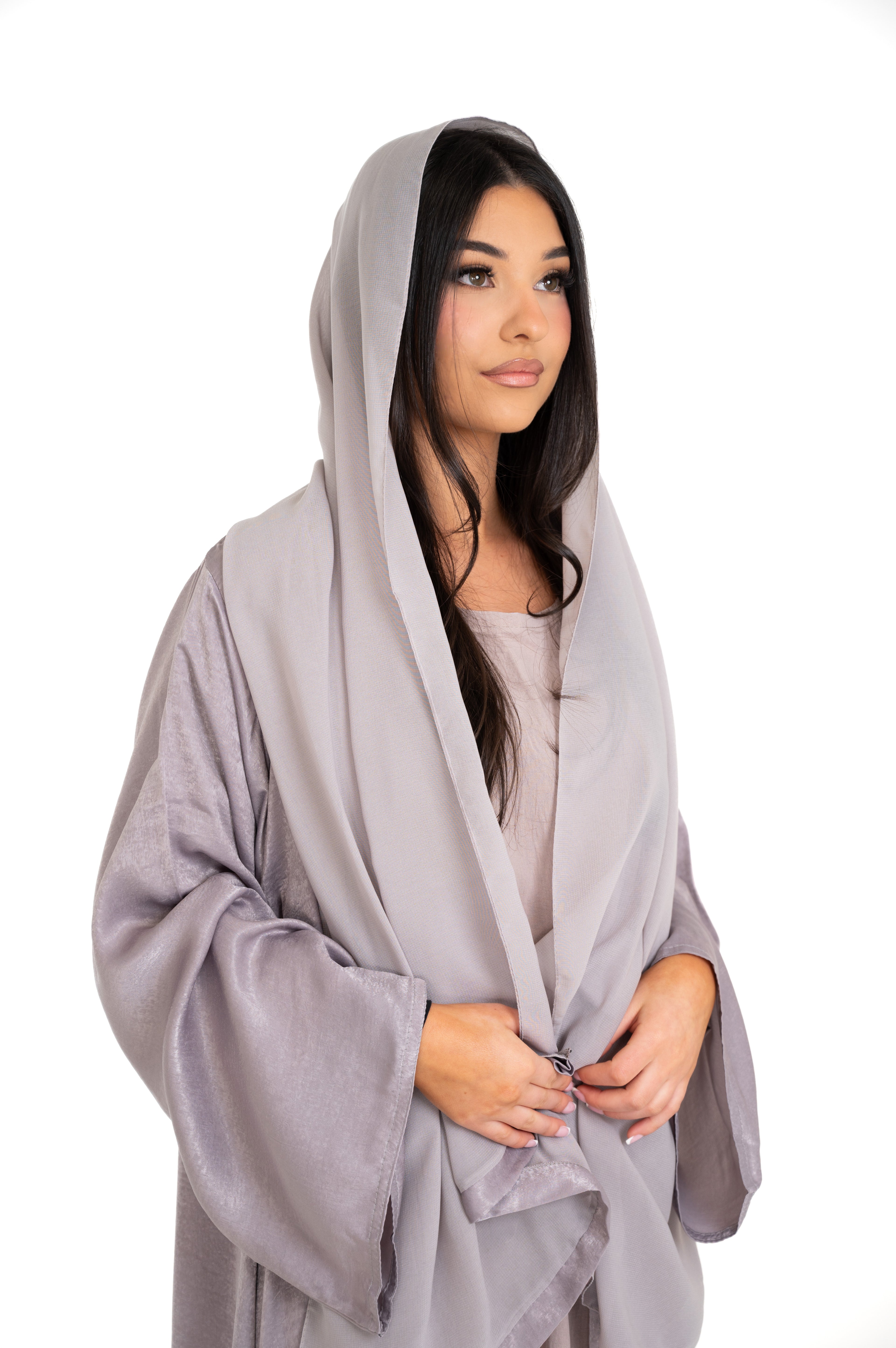 Woman wearing a lilac abaya set on a white background